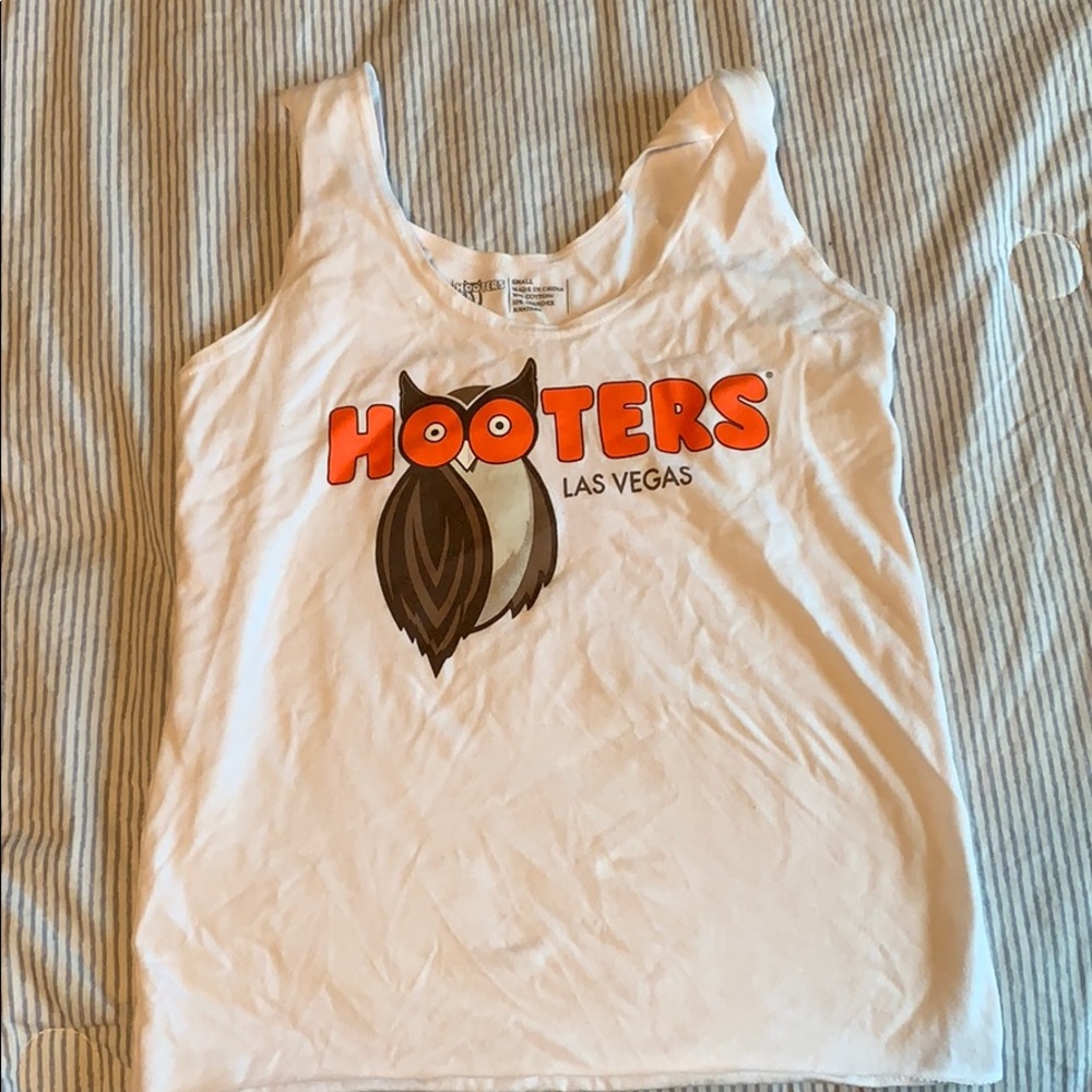 Hooters Las Vegas shirt